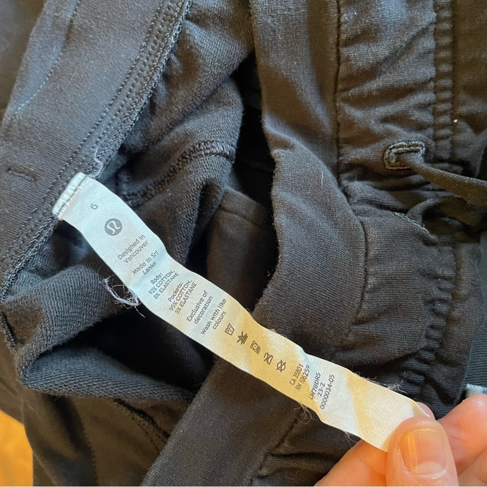 Lululemon Black Athletic Short Sz 6 Workout - Picture 3 of 3